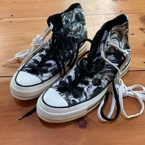 Womens 9 converse sneakers